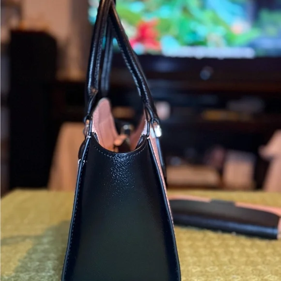 🔥 Fire Sale 🔥
Kate Spade Jeanne Medium Blush Pink/Black Satchel With Tag - Picture 4 of 11